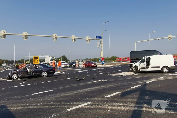 Forse schade bij verkeersongeval nieuwe afrit A12