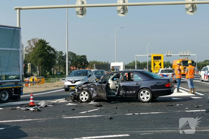 Forse schade bij verkeersongeval nieuwe afrit A12