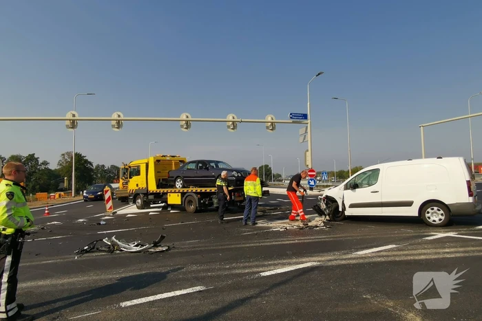Forse schade bij verkeersongeval nieuwe afrit A12