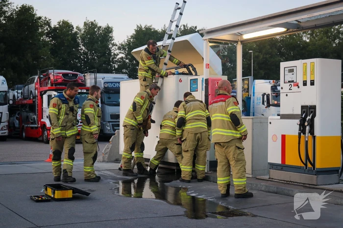 Brandweer onderzoekt lekkende AdBlue-tank