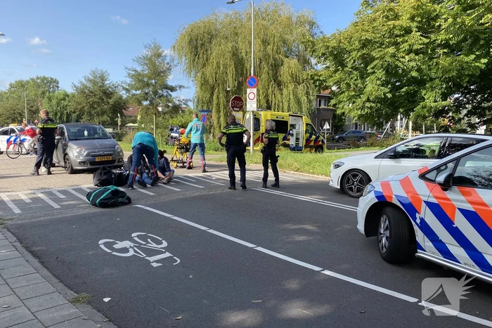 Automobilist ziet overstekende fietsster over het hoofd