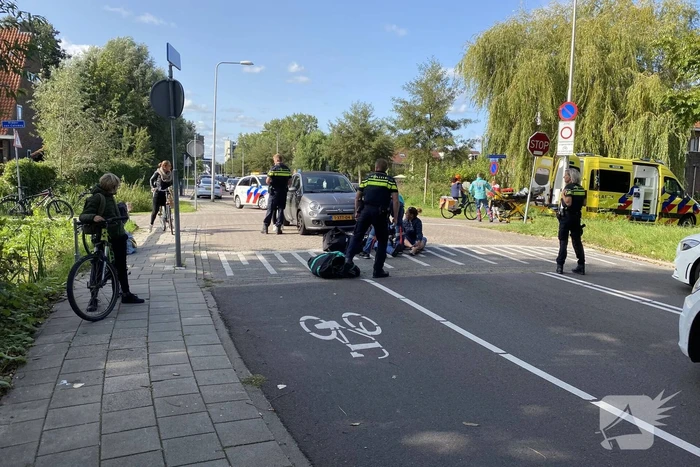 Automobilist ziet overstekende fietsster over het hoofd