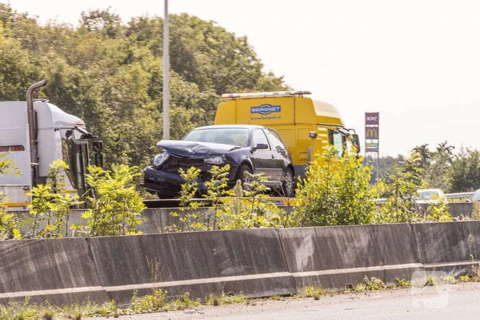 Twee rijstroken dicht na ongeluk op knooppunt Hoevelaken
