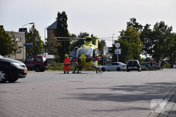 Fietser belandt onder vrachtwagen