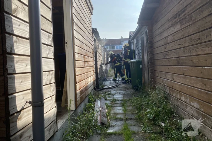 Brand in achtertuin van woning