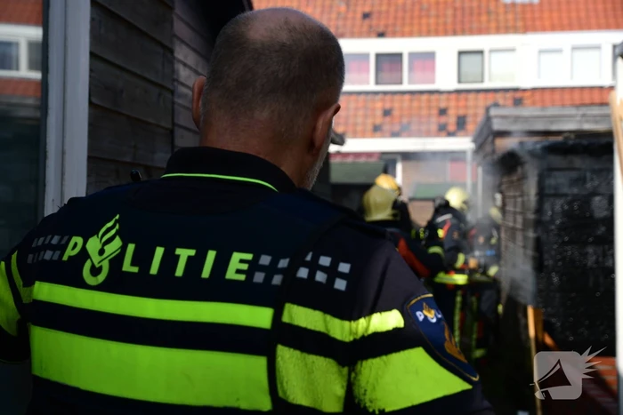 Brand in achtertuin van woning