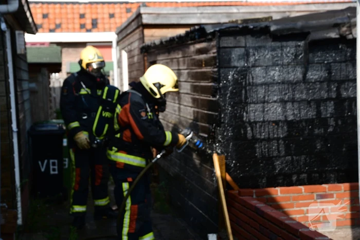 Brand in achtertuin van woning