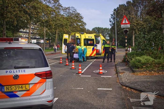Scooter aangereden voor brandweerkazerne