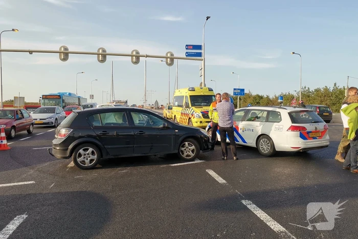 Opnieuw botsen auto's op nieuwe afrit van A12