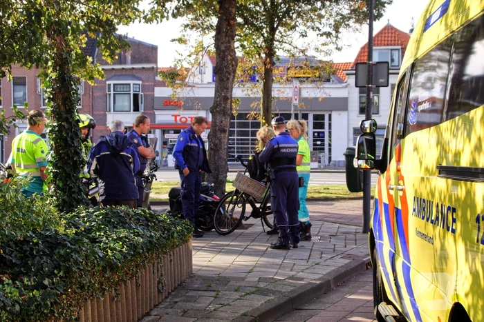 Scooterrijder en fietser botsen op elkaar
