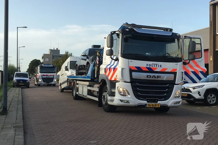 Politie neemt meerdere voertuigen in beslag