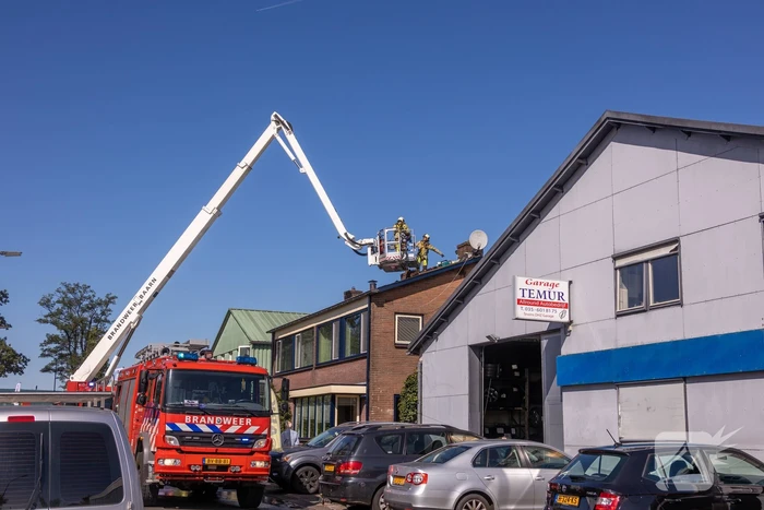 Brand in dakbeschot van woning