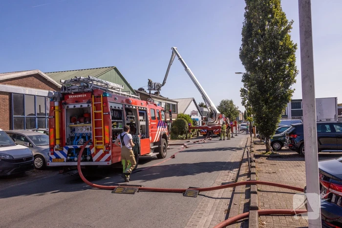 Brand in dakbeschot van woning