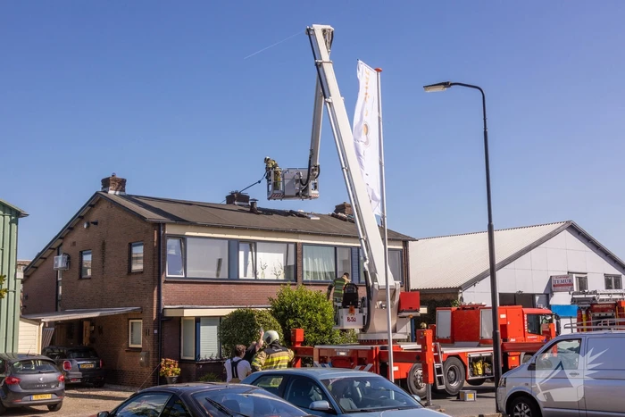 Brand in dakbeschot van woning