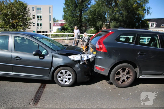 Veel schade bij kop-staartbotsing