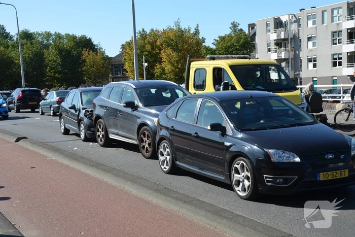 Veel schade bij kop-staartbotsing