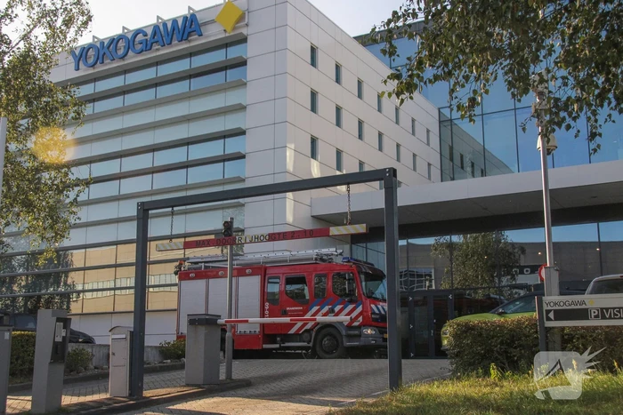 Vijver in bedrijfsgebouw Yokogawa stroomt over