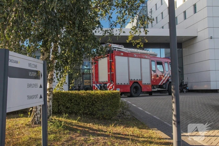 Vijver in bedrijfsgebouw Yokogawa stroomt over