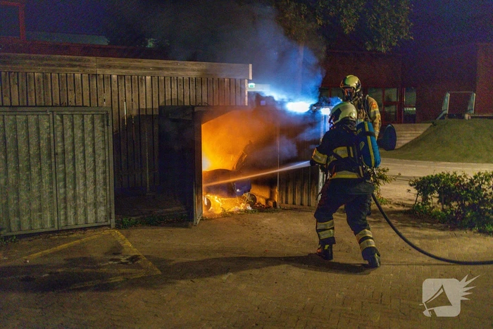 Papiercontainer verwoest door brand