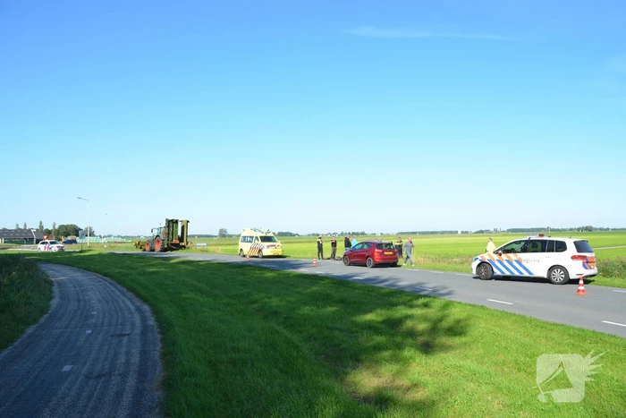 Motor belandt in sloot na aanrijding met auto