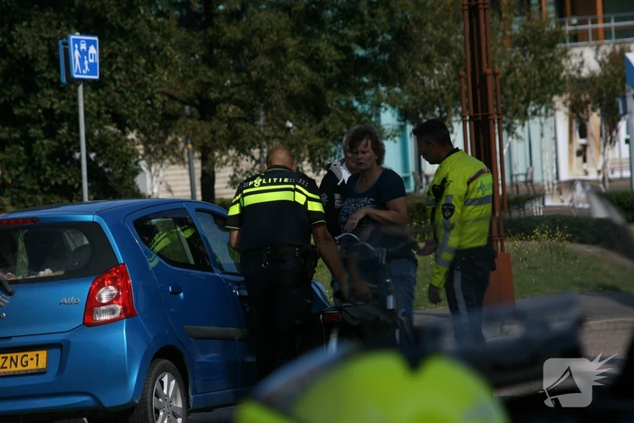 Vrouw gewond na aanrijding