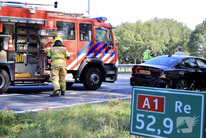 Camper en meerdere auto's betrokken bij kop-staart botsing