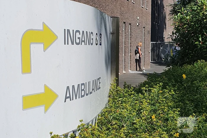 Raam gesneuveld bij inbraak gezondheidscentrum