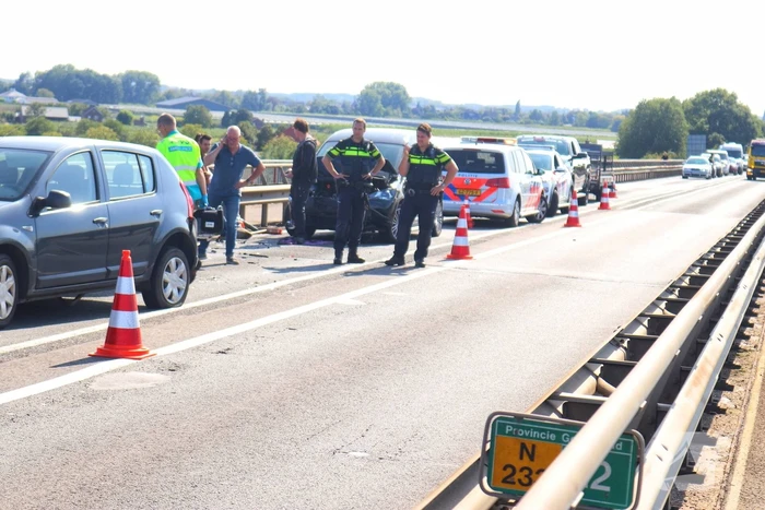 Weg dicht na kop-staart botsing