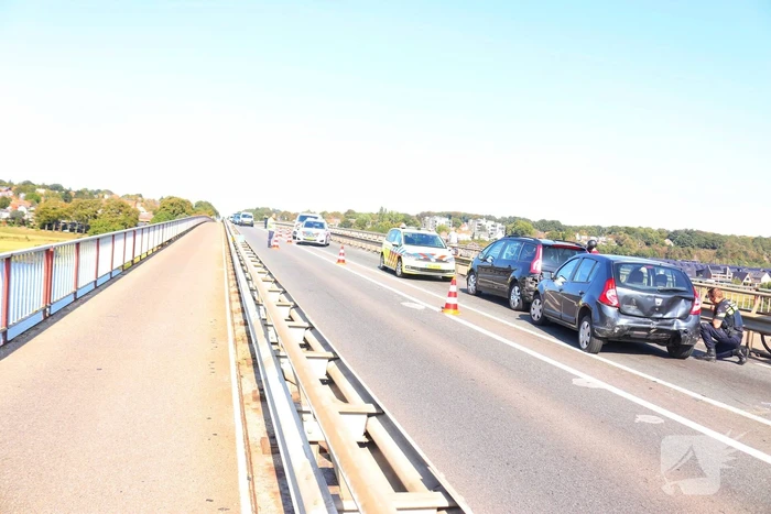 Weg dicht na kop-staart botsing