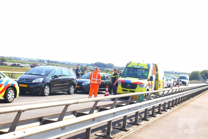 Weg dicht na kop-staart botsing