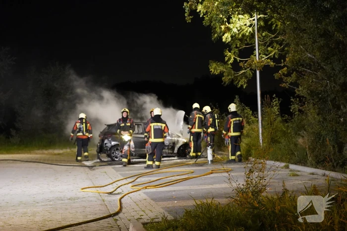 Flinke autobrand op parkeerplaats