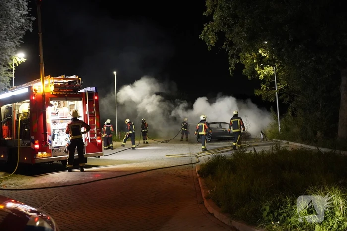 Flinke autobrand op parkeerplaats