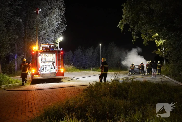 Flinke autobrand op parkeerplaats