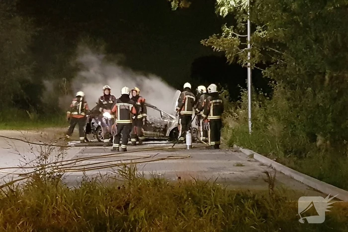 Flinke autobrand op parkeerplaats