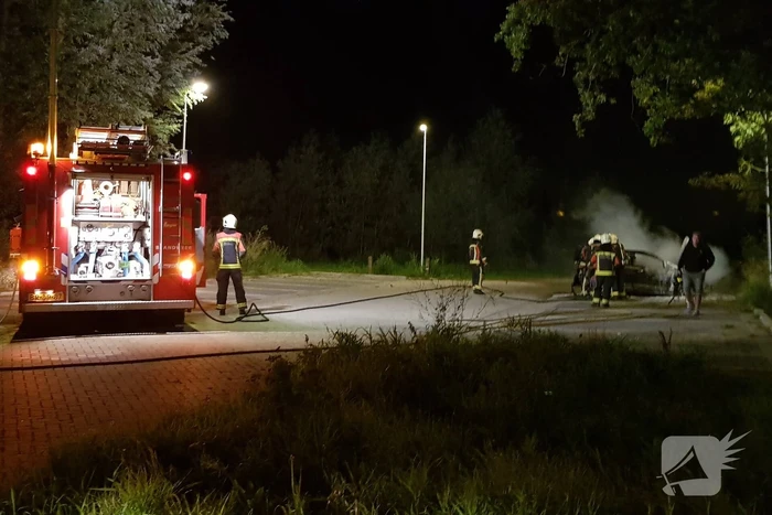 Flinke autobrand op parkeerplaats