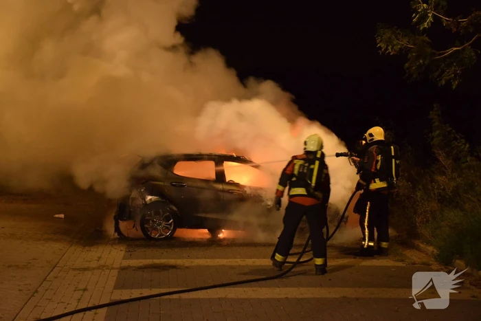 Flinke autobrand op parkeerplaats