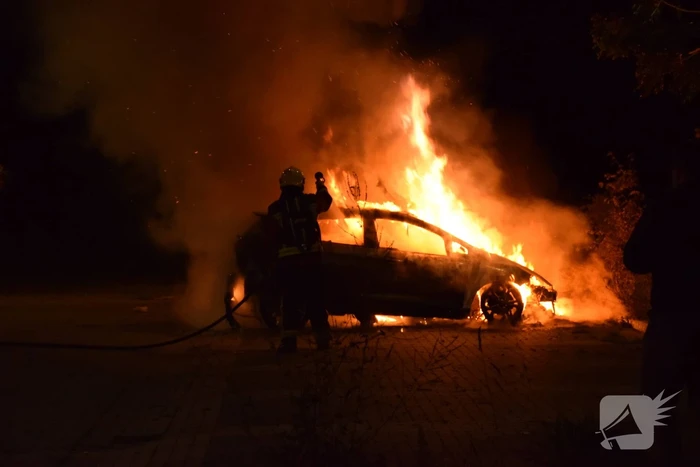 Flinke autobrand op parkeerplaats