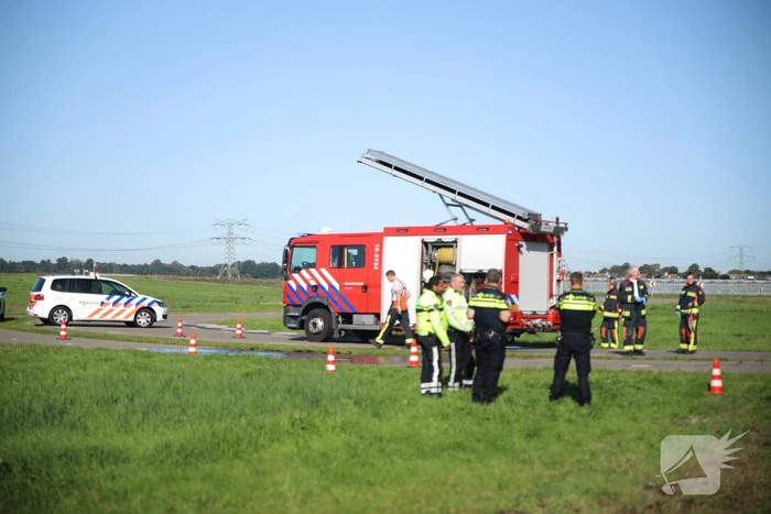 Auto raakt van de weg belandt in sloot