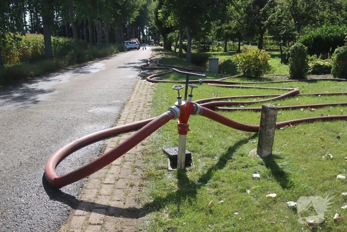 Grote schuurbrand veroorzaakt flinke rookwolken
