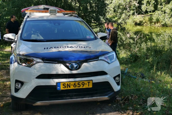 Magneetvissers halen gestolen kluis met urn uit water