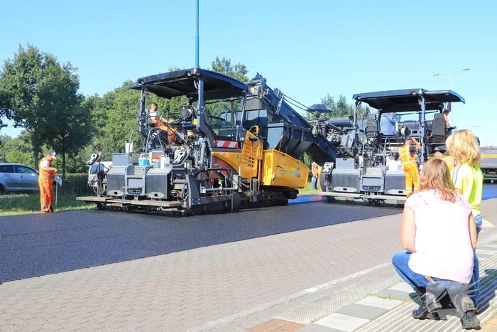 Asfaltering N199 in volle gang