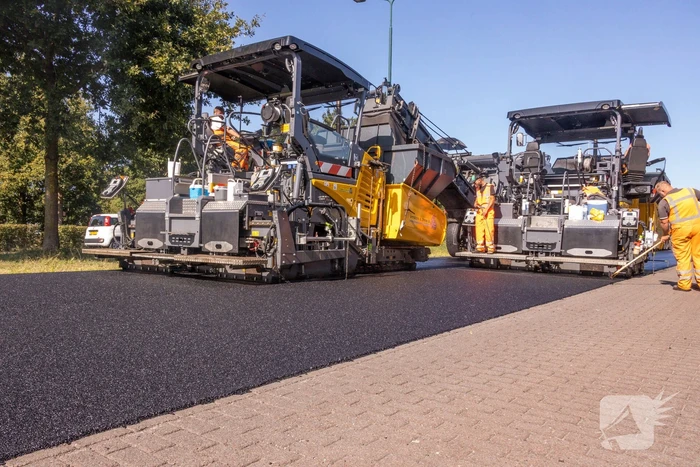 Asfaltering N199 in volle gang