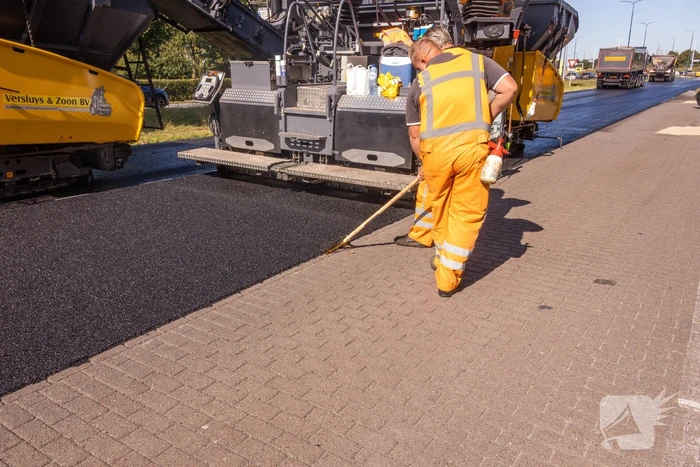 Asfaltering N199 in volle gang