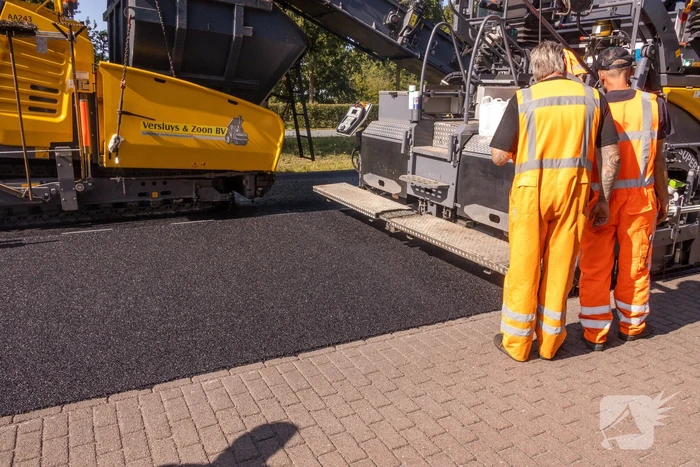 Asfaltering N199 in volle gang