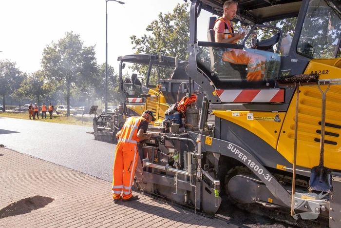 Asfaltering N199 in volle gang