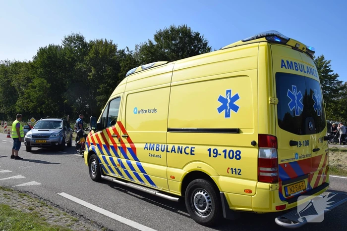 Gewonden na botsing tussen motor en personenauto