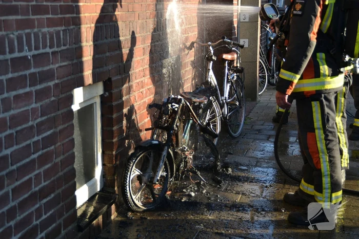 Appartementen beschadigd door scooterbrand