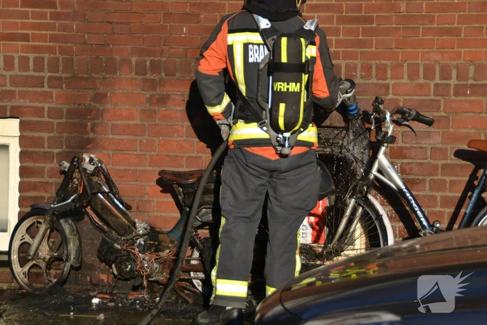 Appartementen beschadigd door scooterbrand
