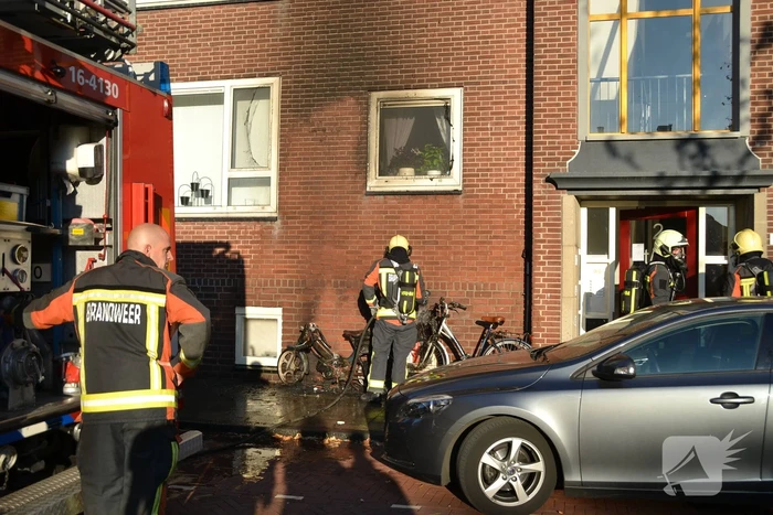 Appartementen beschadigd door scooterbrand