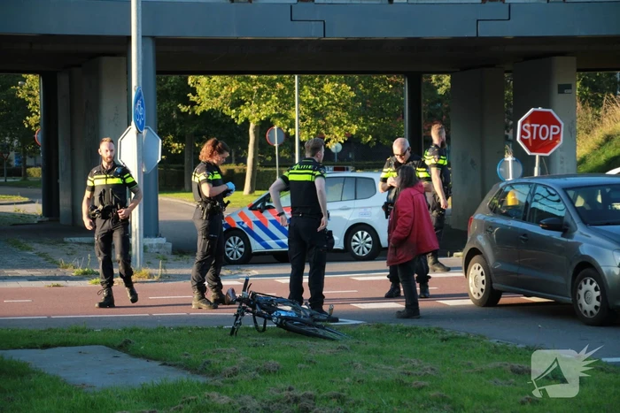 Overstekende fietser aangereden door automobiliste